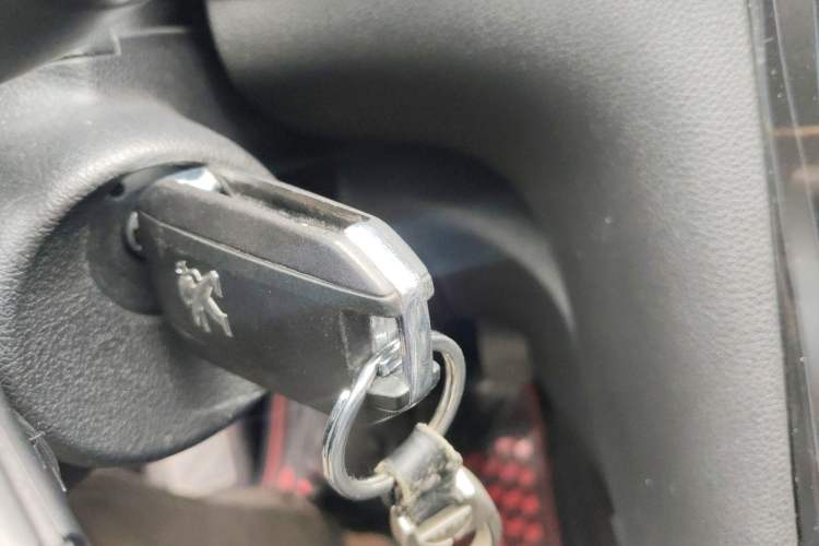 Used Peugeot 3008 2015 2.0L Automatic Classic Edition Vehicle Key