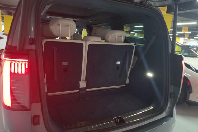 Used Zeekr 009 2024 7-Seater Aisle Version 108 kWh Trunk