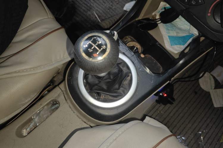 Used Lifan Auto 320 2012 Champion Edition 1.3L Manual CoolDrive Model Gear Lever