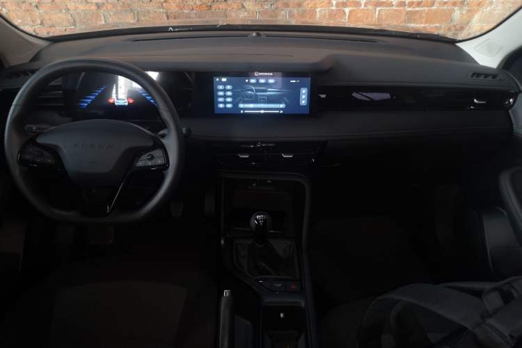 Used Roewe i5 2023 1.5L Manual Comfort Edition Center Console