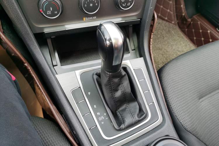 Used Volkswagen Golf 2016 1.6L Automatic Comfort Model Gear Lever