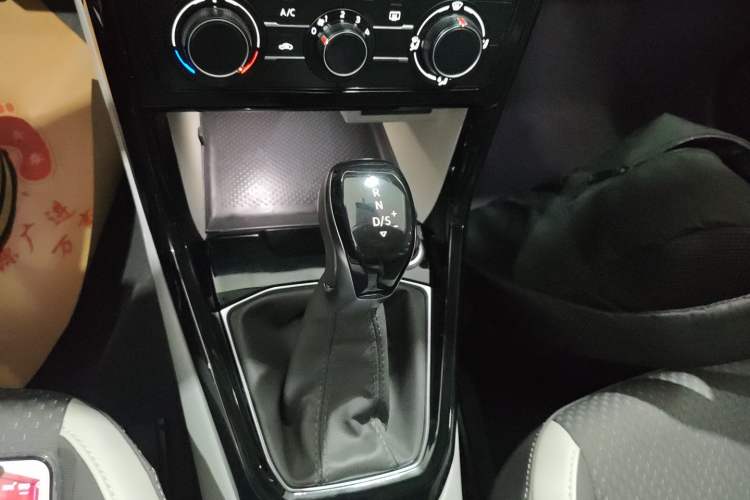 Used Volkswagen Tacqua 2020 1.5L Automatic Yue