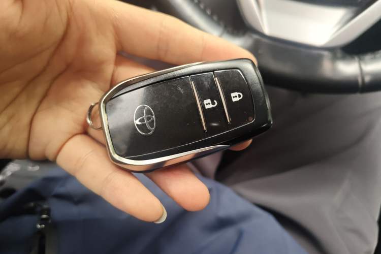 Used Toyota Highlander 2017 2.0T Four-Wheel Drive Luxury Edition 7 Seats Vehicle Key