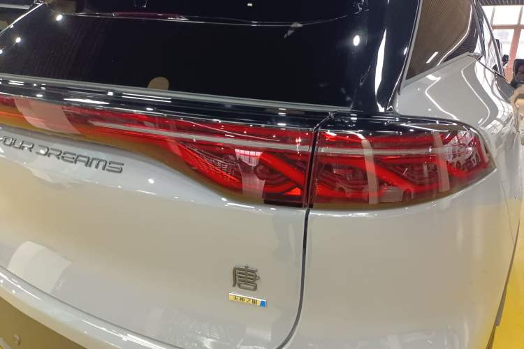 Used BYD Tang New Energy 2025 Model Smart Drive Version DM-i 175KM Prestige Version Right Rear Taillight