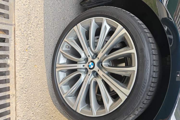 Used BMW 7 Series 2019 Restyled 740Li Leading Luxury Package Right Front Wheel Hub