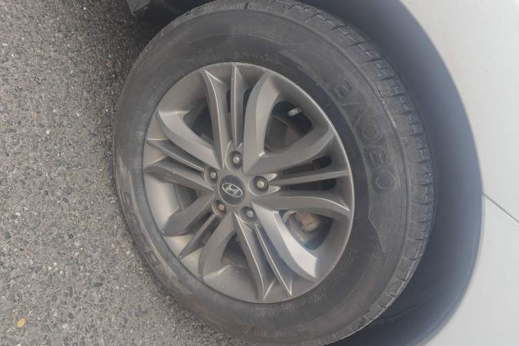 Used Hyundai ix35 2013 2.0L Automatic Two-Wheel Drive Smart GLS China IV Standard