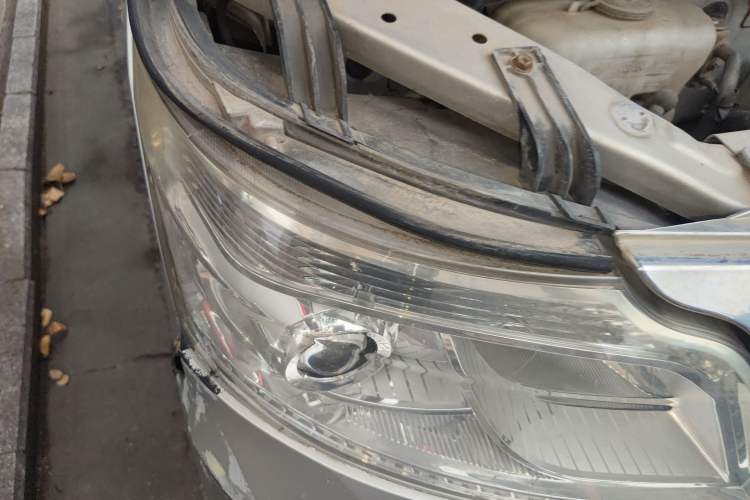 Used CHANGAN KAICHENG Ruixing M80 2014 1.5L Standard Version 4G15S Exterior 6