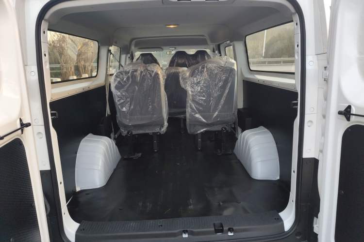 Used SAIC MAXUS Dana V1 2025 V1+ Long Wheelbase Low-Roof Multi-Function Version (62 kWh)