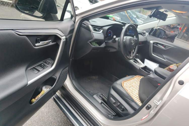 Used Toyota Wildlander 2022 Dual-Engine 2.5L E-CVT Two-Wheel Drive Luxury PLUS Edition