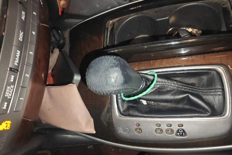 Used Infiniti QX60 2014 2.5 S/C Hybrid Two-Wheel Drive Excellence Edition Gear Lever