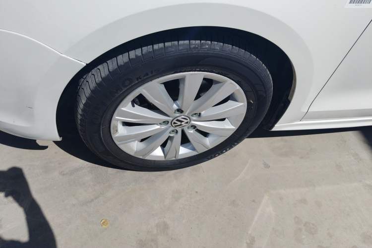 Used Volkswagen Sagitar 2014 Revised Version 1.6L Automatic Leading Edition Left Front Wheel Hub