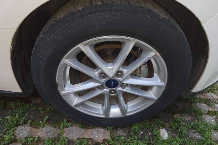 Used Ford Focus 2017 Hatchback 1.6L Automatic Fashion Edition Smart Drive Version
