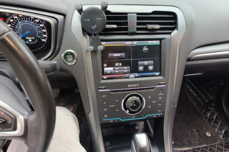 Used Ford Mondeo 2013 2.0L GTDi240 Luxury Sport Model Audio And AC Panel