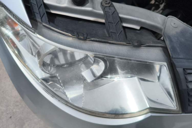 Used Wuling Hongguang 2010 1.2L Base Version China IV Standard Right Front Headlight