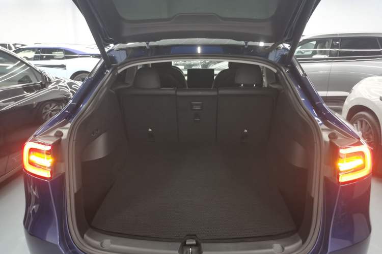 Used Tesla Model Y 2021 Long-Range All-Wheel-Drive Version 3D7