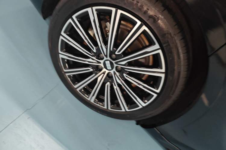 Used Geely Galaxy Galaxy 8 2025 130km EM-i Flagship Edition
