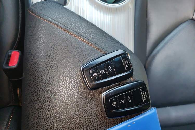 Used Toyota Camry 2018 Dual-Engine 2.5 HG Luxury Edition Vehicle Key