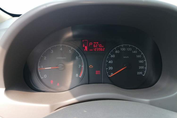 Used Hyundai Verna (older generation) 2010 Sedan 1.4L Automatic Comfort Model GS Odometer Close Up