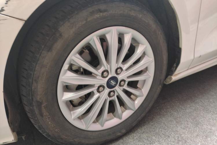 Used Ford Focus 2020 Sedan EcoBoost 180 Automatic Trend Edition Left Front Wheel Hub