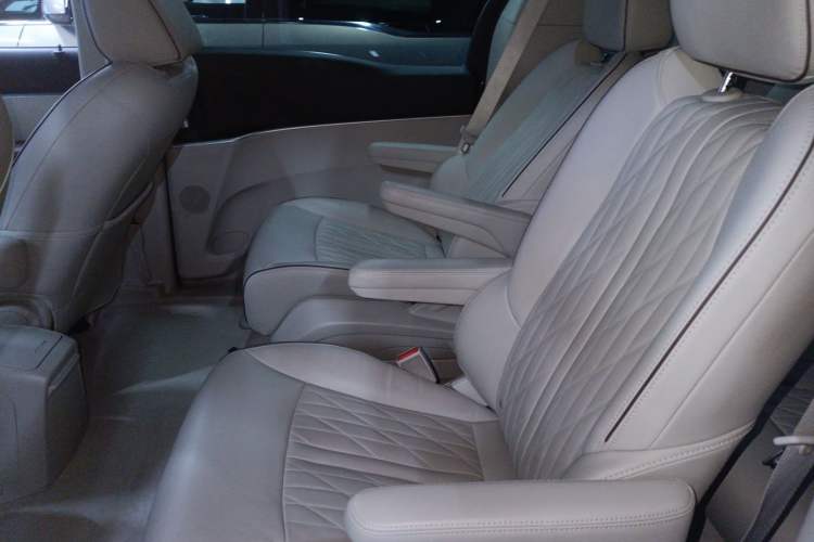 Used Buick GL8 2022 Land Business Class 652T Luxury Model Left Rear Seat