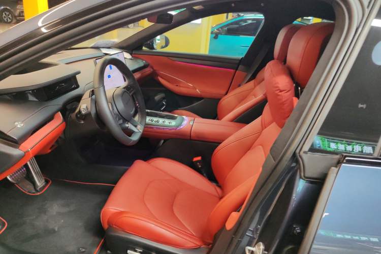 Used Xiaomi Auto SU7 2024 Four-Wheel Drive Ultra-Long Range Advanced Intelligent Driving Max Edition