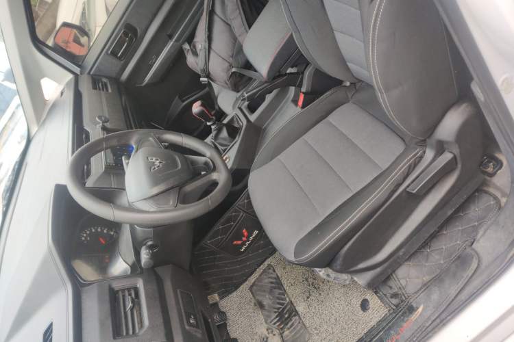 Used Wuling Hongguang PLUS 2019 1.5T Manual Standard Edition 5 Seats Left Front Seat
