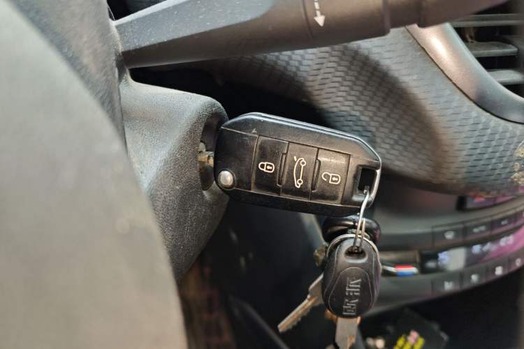 Used Peugeot 2008 2014 1.6L Manual Fashion Edition
