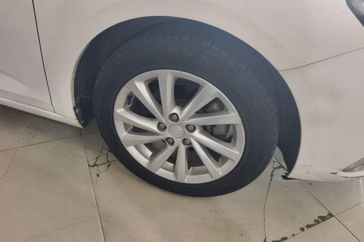 Used Buick Verano 2018 Sedan 15S Automatic Entry Model Right Front Wheel Hub
