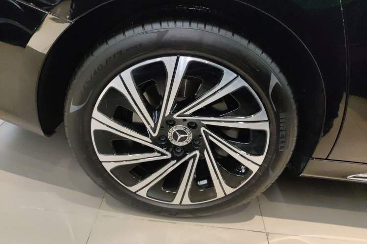 Used Mercedes-Benz E-Class 2024 Facelift E 300 L Luxury Edition