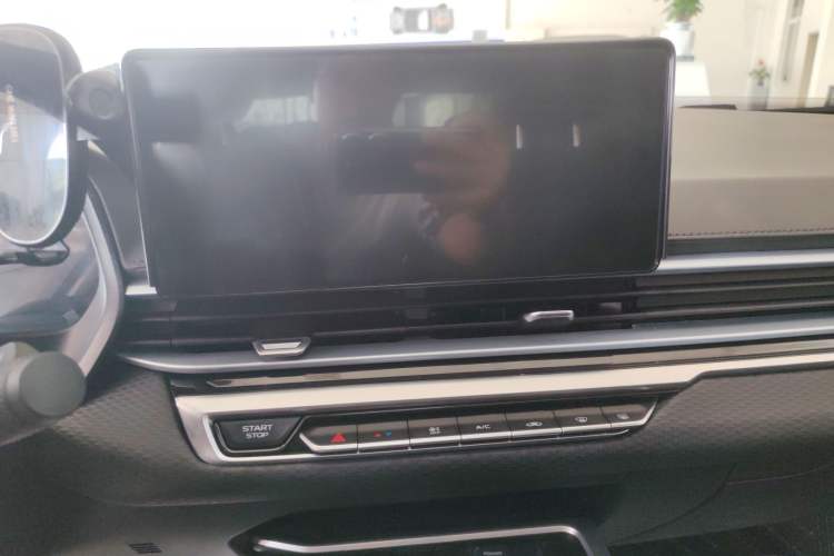 Used Geely Auto Emgrand 2022 4th Generation 1.5L CVT Luxury Model Audio And AC Panel