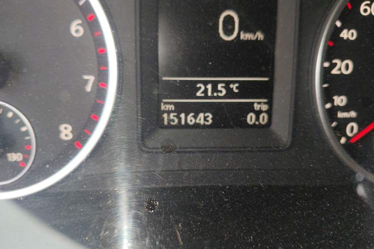 Used Volkswagen Tiguan 2010 1.8 TSI Automatic All-Wheel Drive Fashion Edition Odometer Close Up