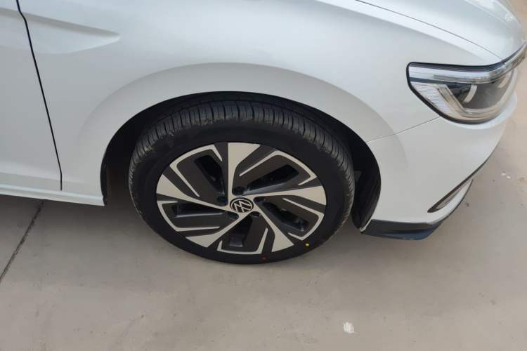 Used Volkswagen Bora 2023 200TSI DSG YueXing PRO Edition Right Front Wheel Hub