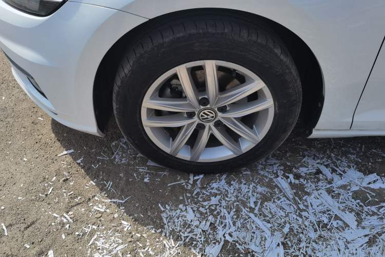 Used Volkswagen Golf 2019 280TSI DSG Comfort Version China VI Standard Left Front Wheel Hub