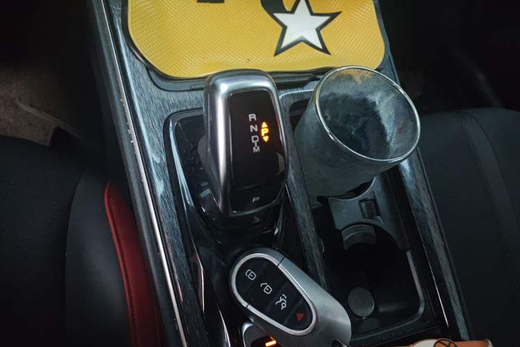 Used Dongfeng Aeolus Yixuan MAX 2021 1.5T Super-Powered Dad Edition Gear Lever