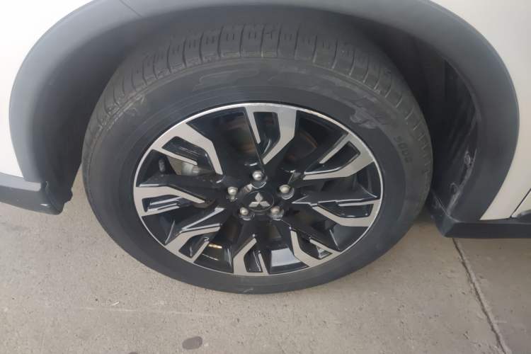 Used Mitsubishi Outlander 2019 2.4L 4x4 Zhi Xiang Edition 7 Seats China VI Standard