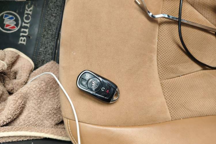 Used Buick LaCrosse 2018 28T Luxury Model Vehicle Key