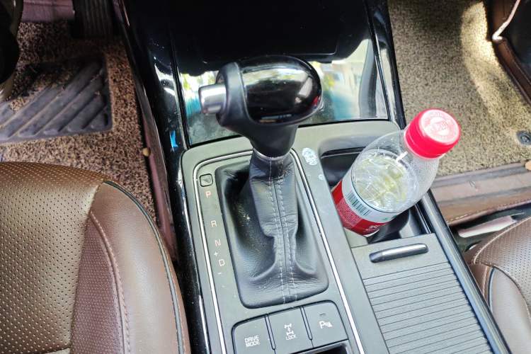 Used Kia Sorento 2015 Sorento L 2.4L Gasoline 4WD Elite Edition 7 Seats China V Emission Standard
