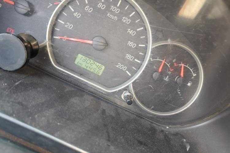 Used Wuling Hongguang 2015 1.5L S Basic Version China V Standard Odometer Close Up