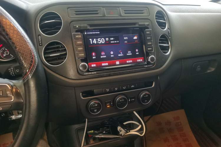 Used Volkswagen Tiguan 2015 1.8TSI Automatic Two-Wheel Drive Comfort Edition Audio And AC Panel