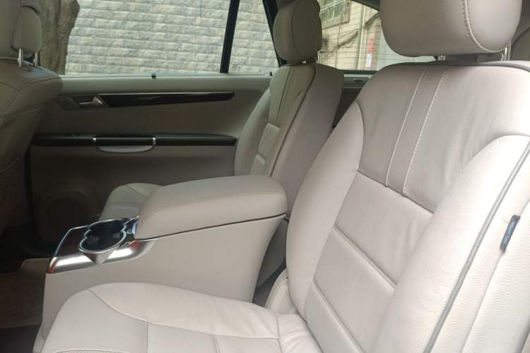 Used Mercedes-Benz R-Class 2010 R 350 L 4MATIC