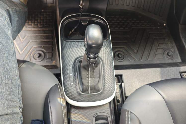 Used Roewe Clever 2022 311km QiQi BoBo Edition Gear Lever