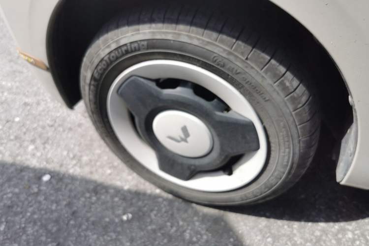 Used Wuling Hongguang MINIEV 2024 3rd Generation 215km Youth Edition Left Front Wheel Hub