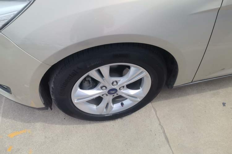 Used Ford Focus 2015 Hatchback 1.6L Automatic Comfort Model Left Front Wheel Hub