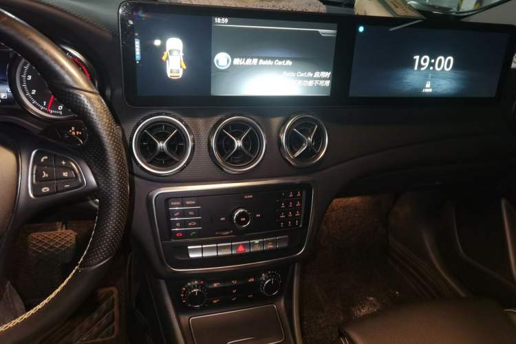 Used Mercedes-Benz GLA 2018 GLA 200 Fashion Model Audio And AC Panel