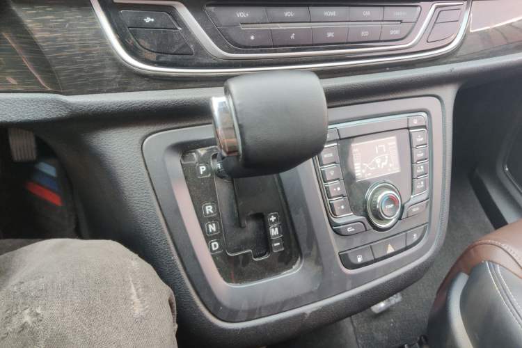 Used SAIC MAXUS G10 2018 PLUS 2.0T Automatic Luxury Executive Edition Gear Lever