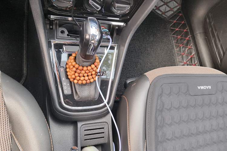 Used Volkswagen C-TREK 2018 1.5L Automatic Comfort Model Gear Lever