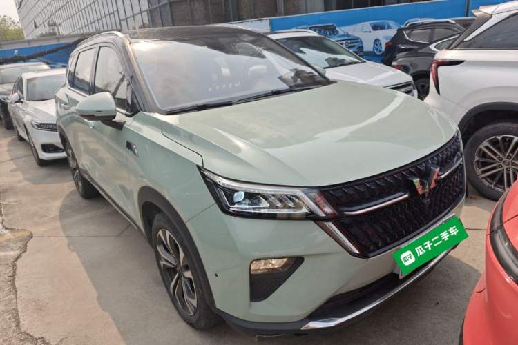 Used Wuling Asta 2021 1.5T CVT Starlight Edition Front Right 45 Deg