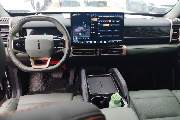 Used iCAR 03 2024 401km Two-Wheel Drive Standard Advanced Version Center Console