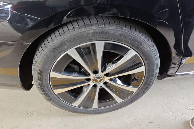 Used Mercedes-Benz E-Class New Energy 2022 Facelift E 350 e L Plug-in Hybrid Sedan Right Rear Wheel Hub