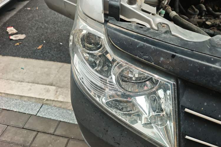 Used Dongfeng Shuaike 2013 Revised Version 1.5L Manual Standard Edition 7 Seats China IV Standard
